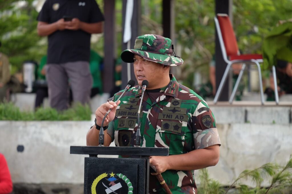 Semangat Hari Juang TNI AD 2024, Korem 162/Wira Bhakti Bersatu Bersihkan Pantai Loang Baloq