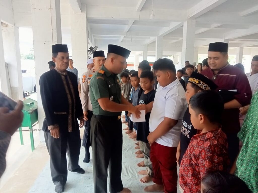 Tingkatkan Ukhuwah Islamiyah, Danramil 26/KCG Bersama Unsur Forkopimcam Hadiri Maulid Nabi Muhammad SAW Di Masjid Jami’ Al-Ichsan