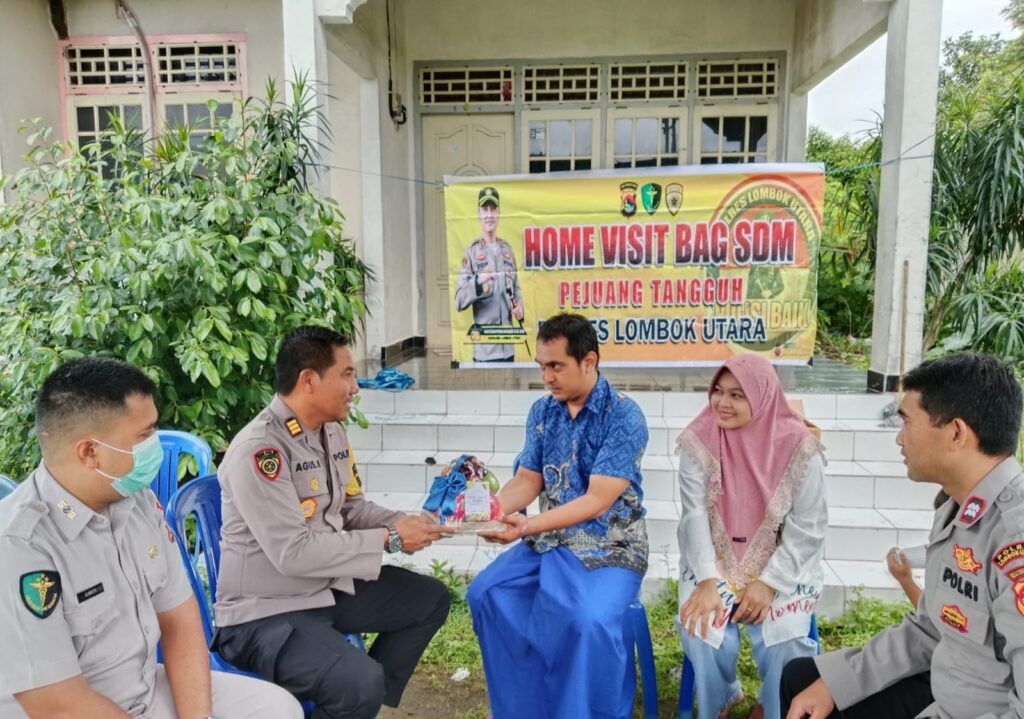 Kabag SDM Polres Lombok Utara Laksanakan Home Visit ke Rumah Personil Yang Sakit