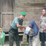 Danramil 09/Samatiga Berikan Bantuan Sembako kepada Warga Desa Leuken