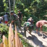 Koramil 09/Kepil Bersama Warga Gelar Karya Bakti Pengecoran Jalan ke Makam Dukuh Sewiyu