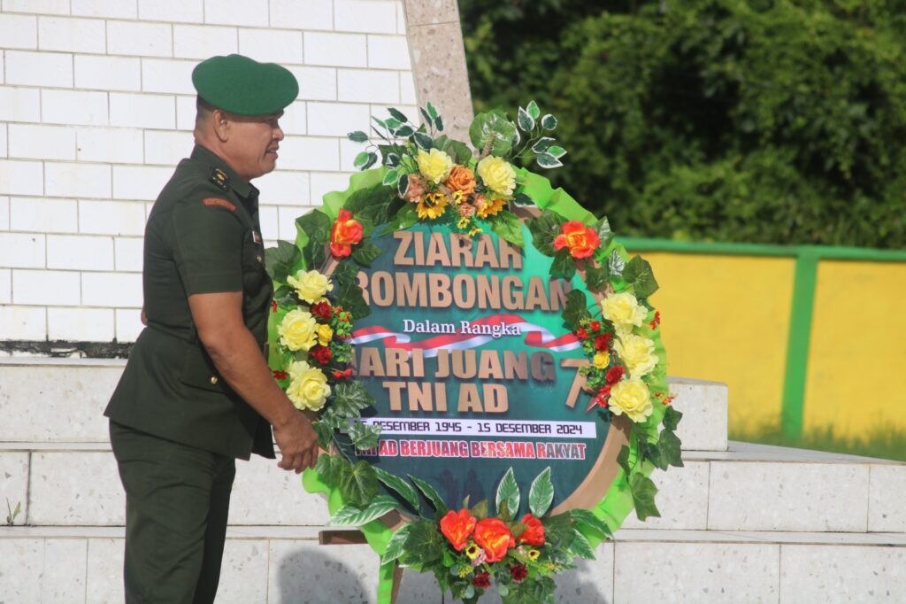 Peringati Hari Juang TNI AD Ke 79, Kasdim 1203/Ketapang Pimpin Upacara Ziarah Rombongan Dan Tabur Bunga Di Taman Makam Pahlawan Tanjungpura Ketapang