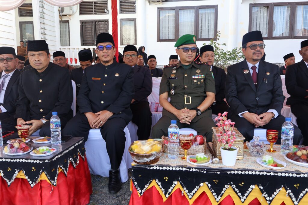 Dandim 0105/Abar Bersama Unsur Forkopimda Hadiri Rangkaian Upacara HUT PGRI, HGN Dan HBN Di Kantor Dinas Pendidikan