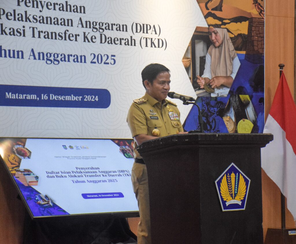 Pj Gubernur NTB Hassanudin, Serahkan DIPA Dan Buku Alokasi TKD Tahun Anggaran 2025 Secara Digital