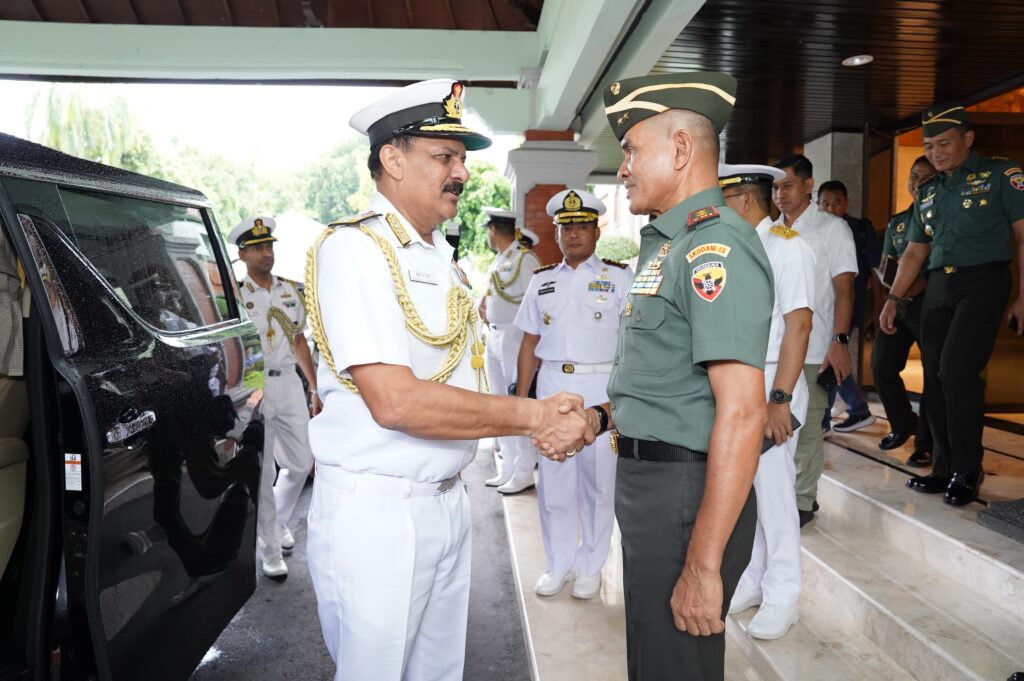 Kepala Staf Angkatan Laut India Kunjungi Kodam IX/Udayana