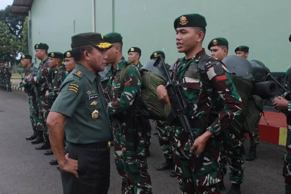 Asops Panglima TNI Cek Kesiapan Operasi Pengamanan Natal dan Tahun Baru di Mayonkav 1 Kostrad