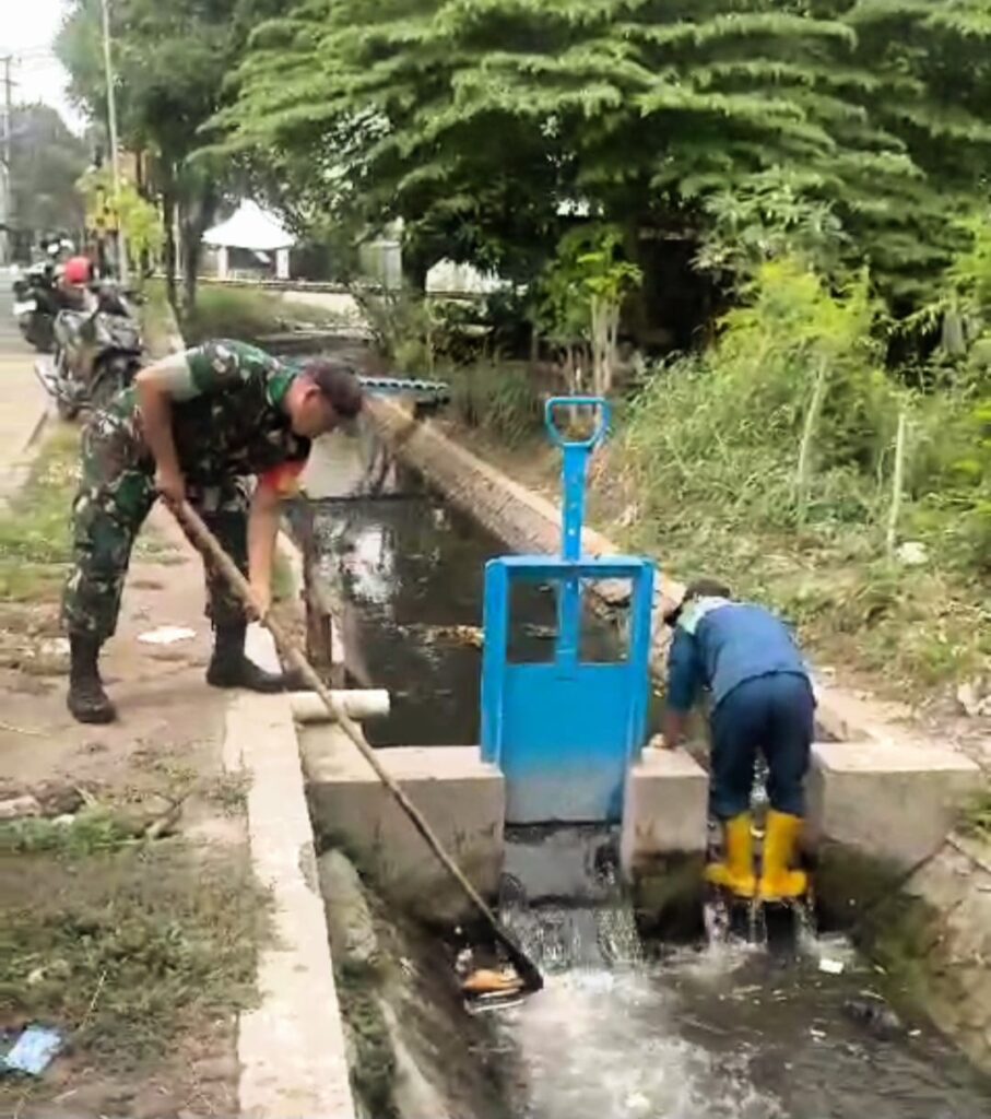 Pastikan Saluran Air Tetap Lancar dan Untuk Menjaga Kebersihan Lingkungan