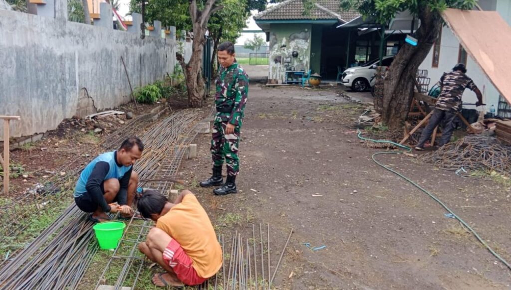 Demi Kelancaran Pembangunan, Babinsa Cek Lokasi Dapur Sehat