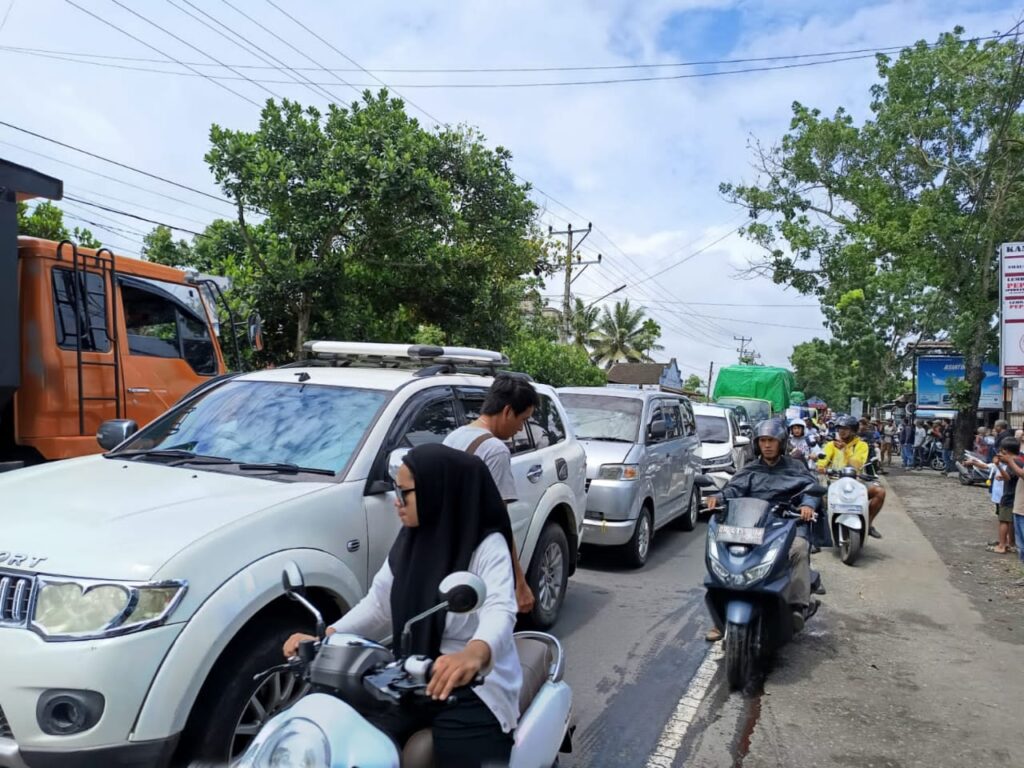 Polres Loteng Datangi TKP Kecelakaan Beruntun di Jalan Raya Kopang-Lotim.