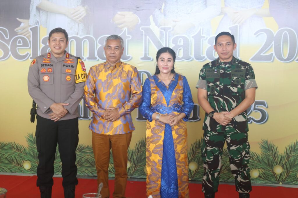 Di Hari Natal, Dandim Bersama Kapolres Kunjungi Bupati Ketapang.