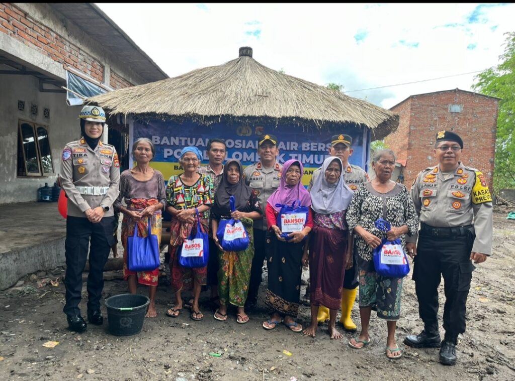 Wakapolres Lombok Timur Pimpin Pemberian Bantuan Air Bersih, Bagi Warga Jerowaru