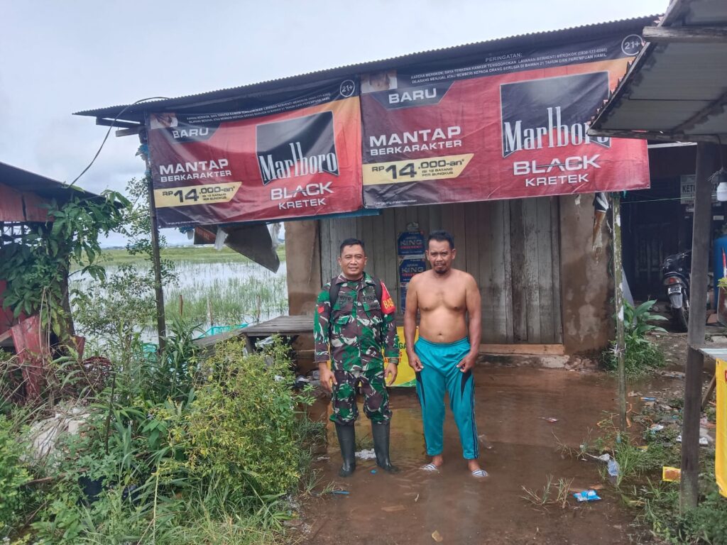 Babinsa Koramil Martapura ” Terus Pantau Perkembangan Banjir Diwilayah 