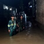 Pastikan Kondisi Aman, Babinsa Monitoring Banjir