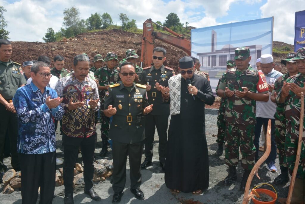 Dandim 1006 Banjar Hadir Peletakan Batu Pertama Pembagunan Masjid Desa Awang Bangkal Barat 