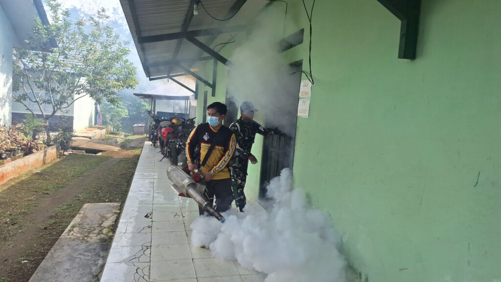 Kodim 0912/Kubar Gelar Fogging untuk Cegah Penyebaran DBD