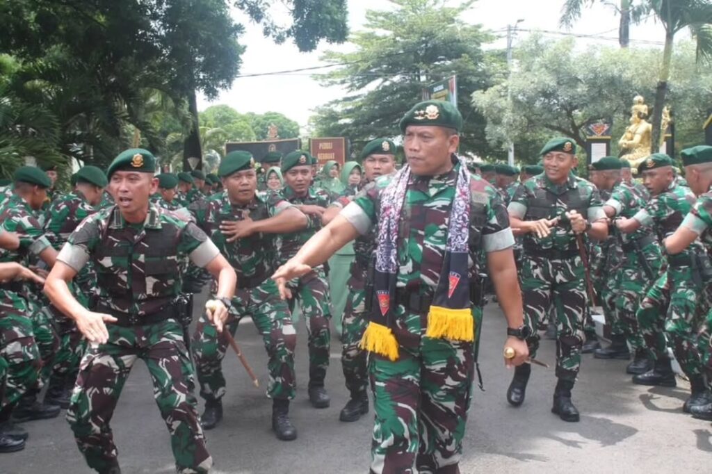 Pangdivif 2 Kostrad Kunjungi Yonarmed 1 Kostrad, Tekankan Disiplin dan Profesionalisme