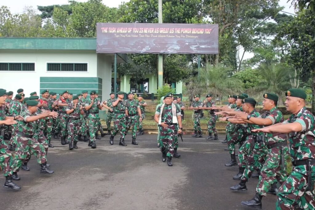 Pangdivif 2 Kostrad Kunjungi Markas Yonkes 2 Kostrad di Karangploso