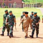 Pangdivif 2 Kostrad Dampingi Menhan RI Tinjau SMA Taruna dan PT Pindad di Malang