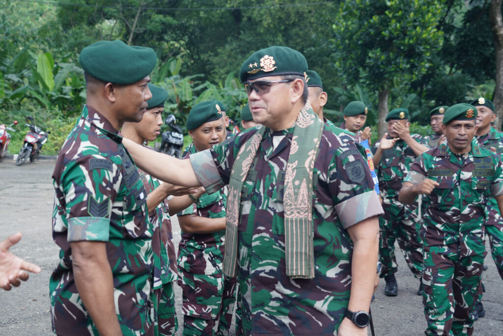 Kepala Staf Kostrad Kunjungi Menlatpur Kostrad