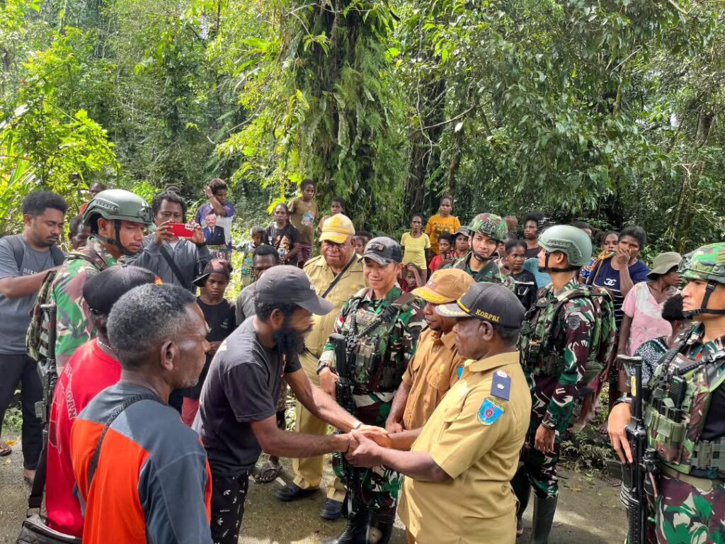 Satgas Yonif 501 Kostrad Berhasil Membawa Wakil Pimpinan OPM Kodap IV/Sorong Raya Kembali ke Pangkuan NKRI