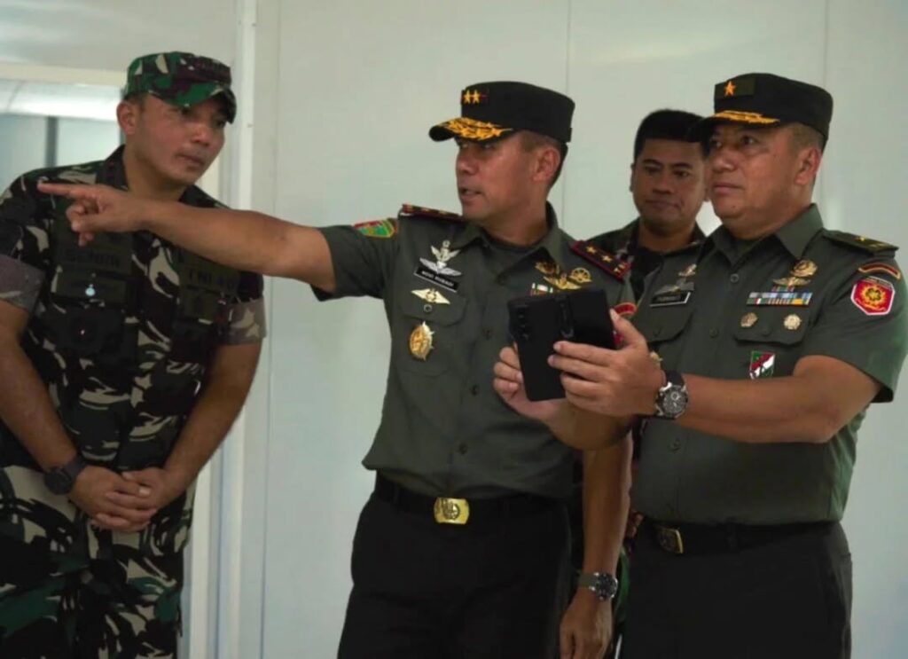 Pangdivif 1 Kostrad Tinjau Progres Pembangunan Rumah Prefab Brigif 17 Kostrad