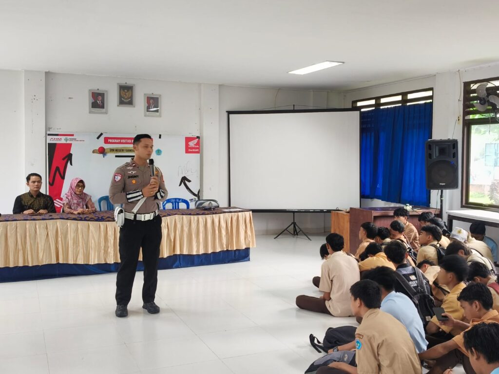 Sat Lantas Polres Lombok Utara Laksanakan Strong Point dan Himbau Pengendara Tertib Berlalu Lintas