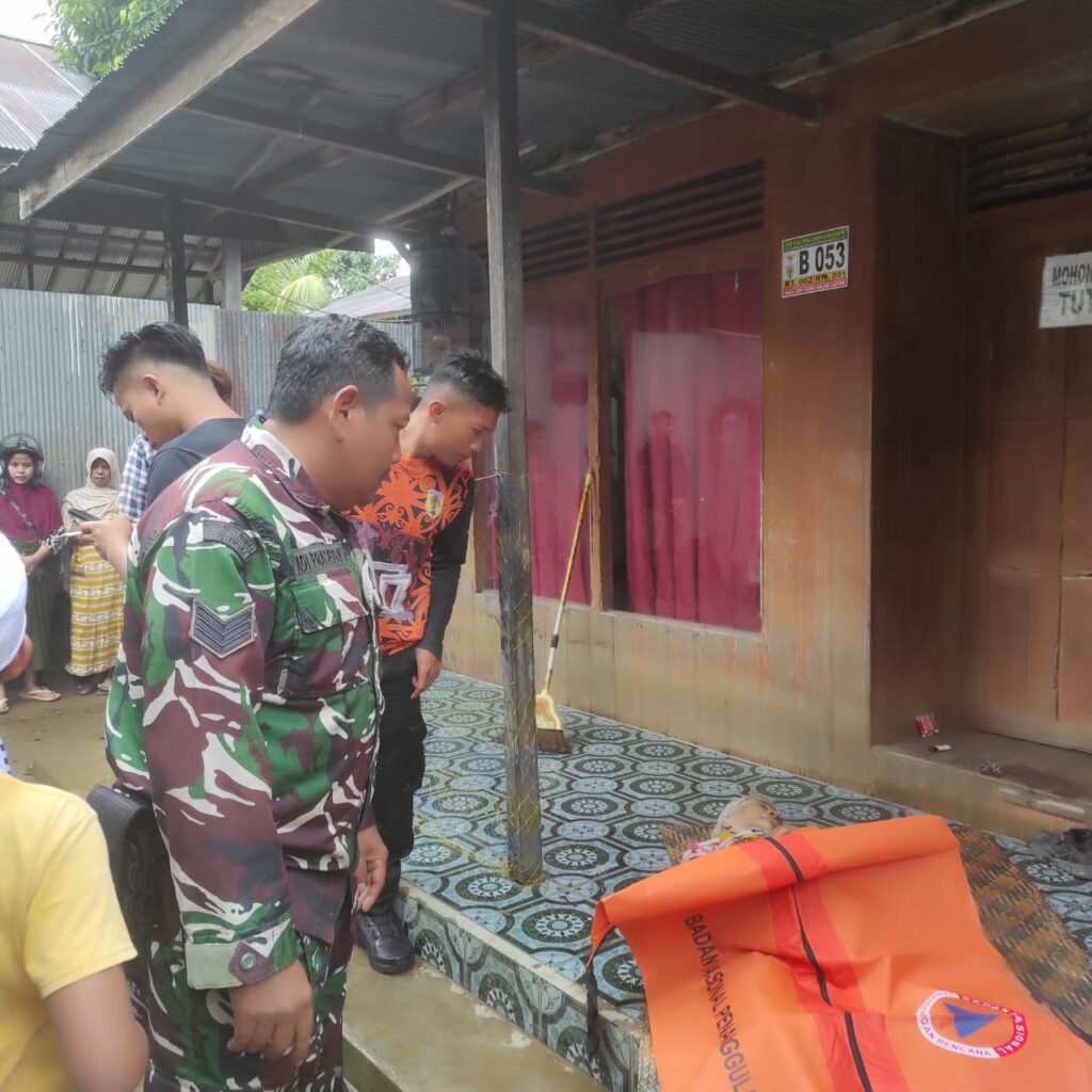 Sigap Babinsa Serma Adi Prasetyo Bantu Evaluasi Penemuan Mayat Di Sungai Barabai