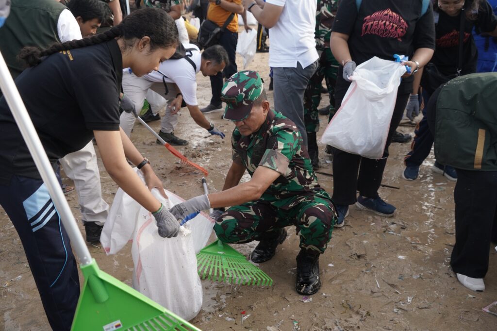 Pangdam Zamroni: Kodam Udayana Siap Dukung Atasi Sampah Laut