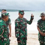 Pangdam Zamroni Touring Tinjau Penanganan Sampah Sungai dan Laut