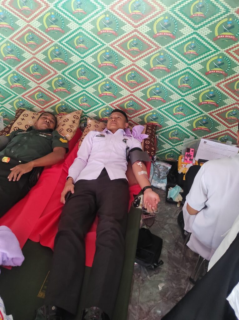 Sinergitas Rutan Praya Dengan Kodim 1620 Lombok Tengah Giat Donor Darah HUT PERSIT Ke-79