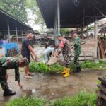 Karya Bakti Bersihkan Pasar Pantai Hambawang, Cegah Banjir dan Tingkatkan Kesehatan Masyarakat