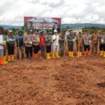 Pabung 0912/Kubar Mengikuti Penanaman Jagung Serentak Satu Juta Hektar di Kabupaten Mahulu