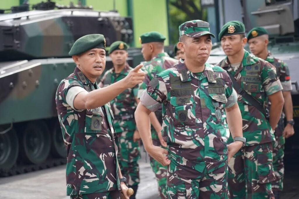 Prajurit Yonkav 8 Kostrad Terima Kunjungan Tim Wasev Alutsista dan Dalgiat Topografi