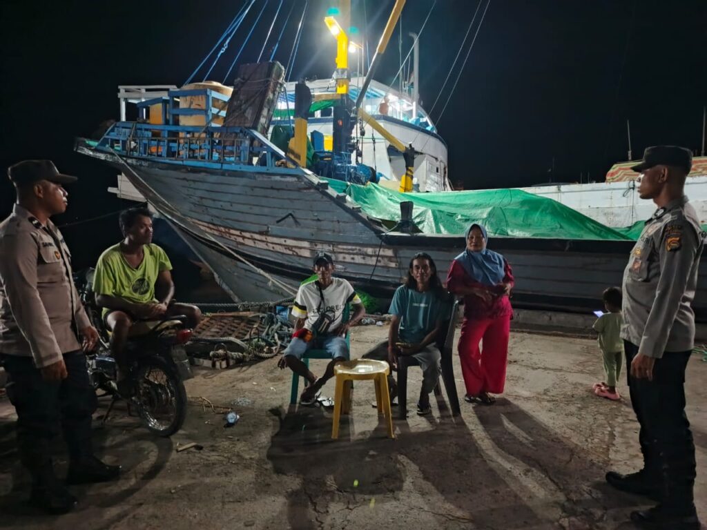 Polsek Kawasan Pelabuhan Laut Bima Laksanakan Patroli Rutin di Dermaga Pelabuhan Bima