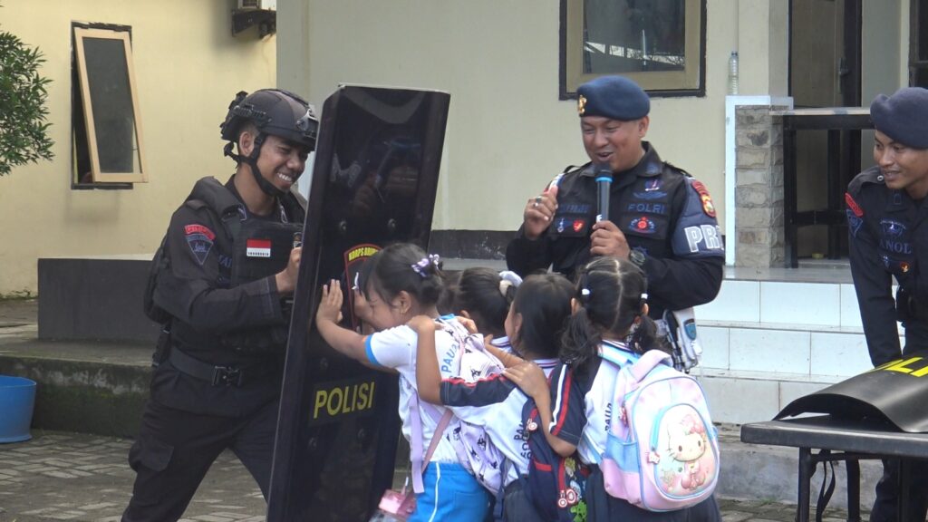 Brimob Polda NTB Perkenalkan Profesi Polisi Lewat Edukasi dan Outbound untuk Murid PAUD