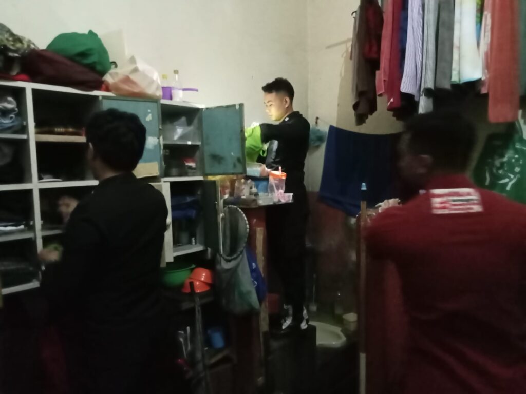 Jelang Libur, Tim Sattop Patnal Lapas Kelas  IIB Selong Melakukan Razia Kamar Hunian