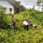 Babinsa 02/Long Pahangai Mengikuti Gotong Royong di Halaman Kantor Desa