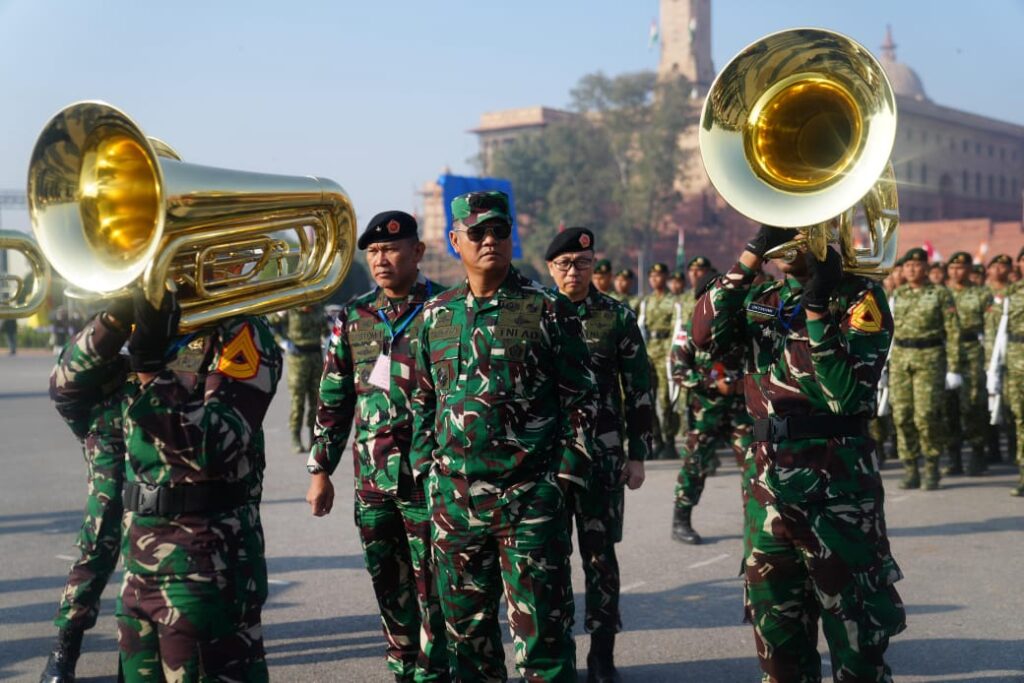 Wakasad Pimpin Kontingen Patriot Indonesia dalam Defile Perayaan Hari Republik India ke-76