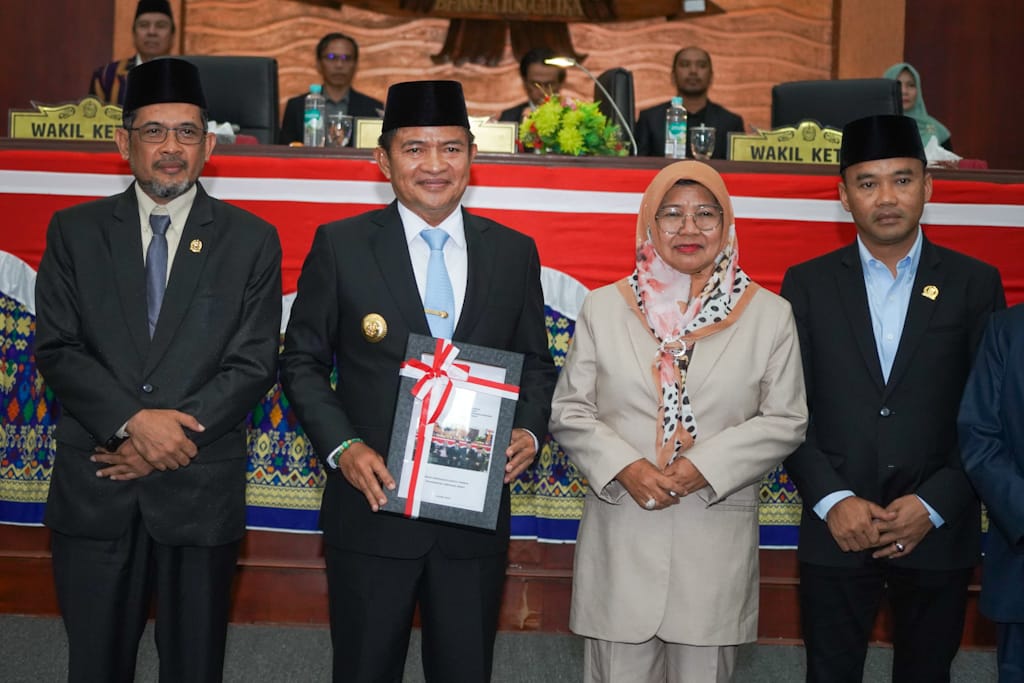 Hadiri Rapat Paripurna DPRD, Penjabat Gubernur NTB Sampaikan LKPJ Tahun Anggaran 2024