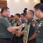 Danmenarmed 2 Kostrad Menerima Piagam Penghargaan Kasad Satker Peraih WBK TA. 2024