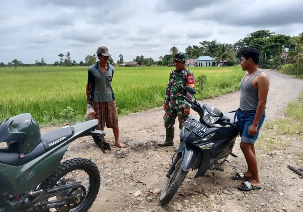 Babinsa Koramil 1002-08/Labuan Amas Utara Sertu Supono Tingkatkan Silaturahmi dengan Warga Binaan