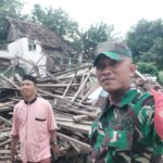 Babinsa Kejayan Datangi Lokasi, Tinjau Kerusakan Rumah Akibat Angin Kencang