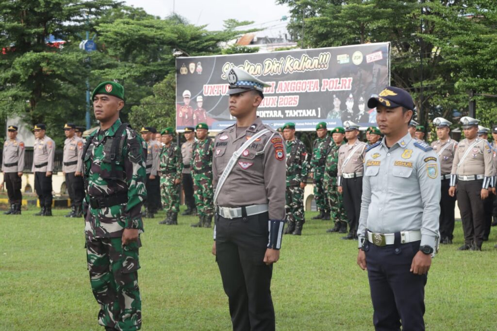 Personel TNI Kodim 1006/Bjr Dukung Kepolisian dan Hadir dalam Apel Operasi Keselamatan Intan 2025