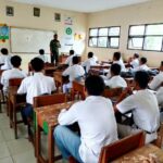 Danramil 0819/15 Berikan Wawasan Kebangsaan kepada Siswa SMKN 1 Winongan