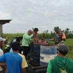 Babinsa Desa Ngrendeng Dampingi Mantri Tani Sosialisasi Insektisida Organik Anggota Poktan Ngudi Tirto