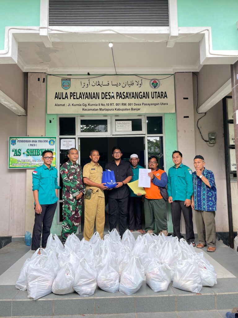 Pasca Banjir Landa Desa Pasanyangan Utara ” Koptu Agus Babinsa Bersama Petugas BPBD Kembali Salurkan Bantuan Kewarga 