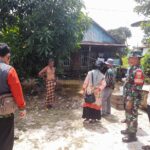 Babinsa Koramil-06/Mtp Bersama Petugas Kesehatan dan Aparat Desa Tangkas Kunjungi Warga Pasca Banjir