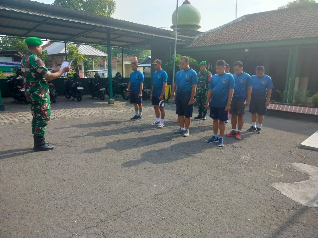 Untuk Menjaga Stamina Prima, Koramil 0819/20 Gempol Laksanakan Olahraga
