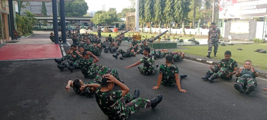 Personil TNI Kodim 1006/Bjr Jaga Kesehatan, Bina Fisik Melalui Olahraga