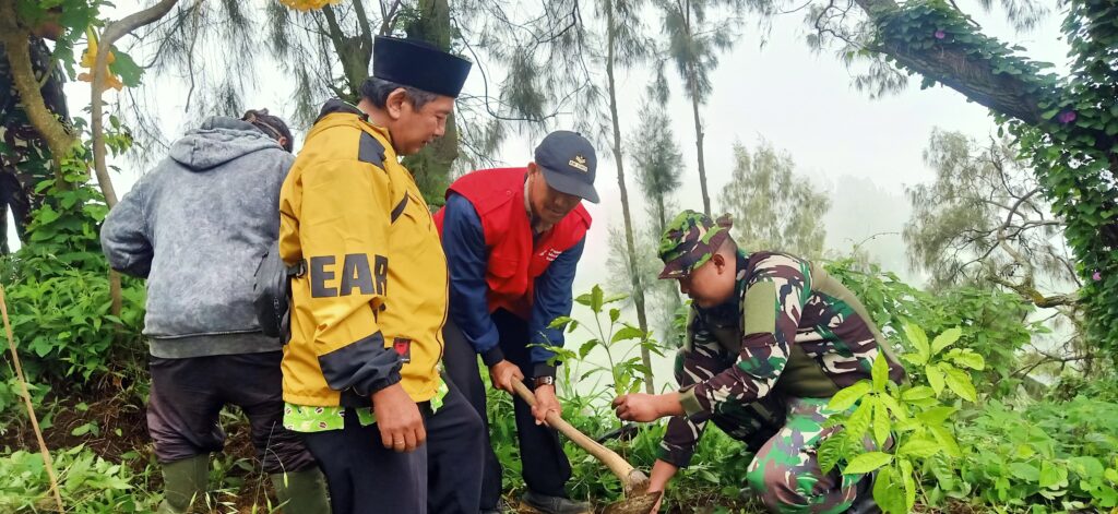 Jaga Kelestarian Alam, Koramil Gelar Aksi Tanam Pohon